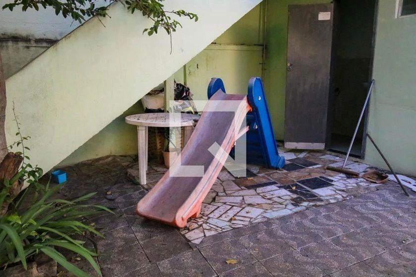 2-bedroom house with a bathtub — photo 11