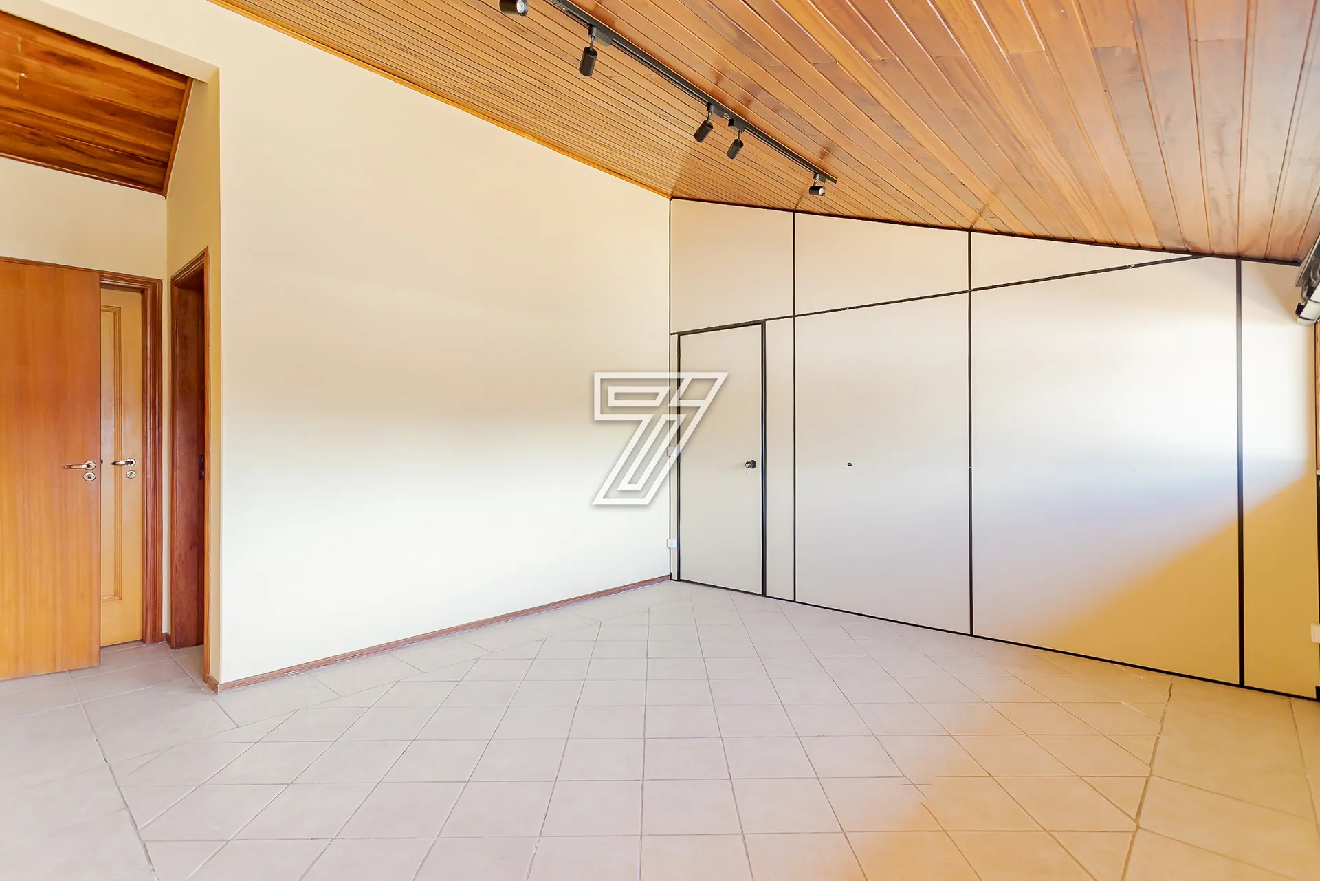 House with 4 bedrooms, 5 bathrooms and 540 m² — photo 51