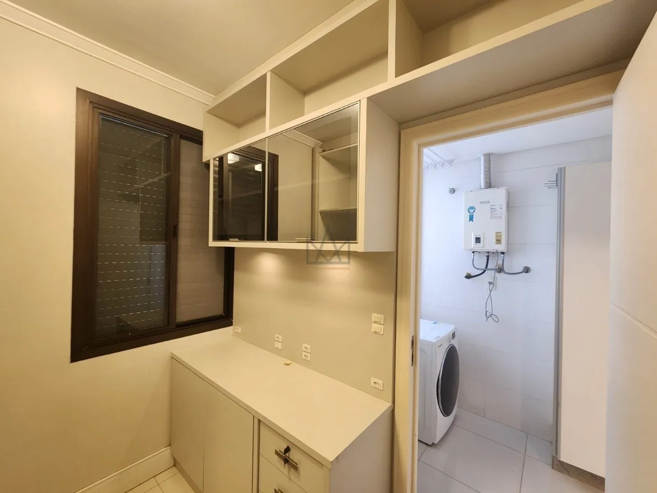 4-bedroom apartment in a building with a gym — photo 34