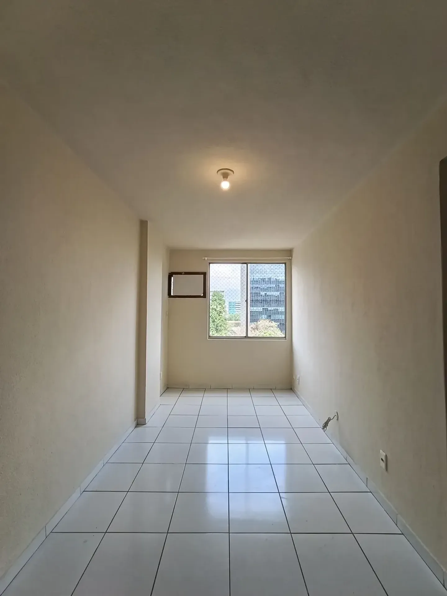 2-bedroom apartment in a building with a gym — photo 17