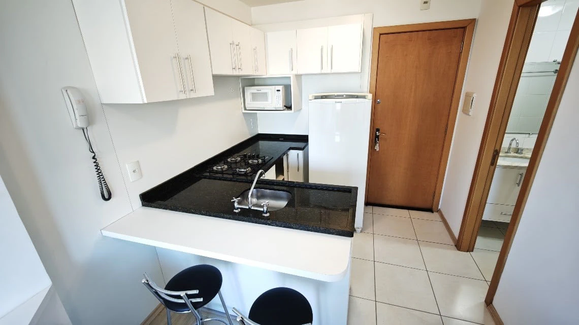 Furnished 1-bedroom apartment with a balcony — photo 3