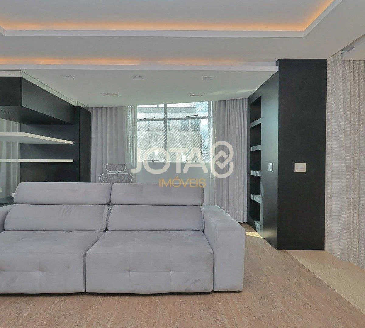 2-bedroom apartment in a building with a gym — photo 3