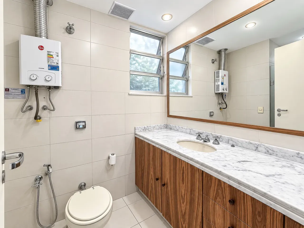 Apartment on the 5th floor with wood or laminate floors — photo 4