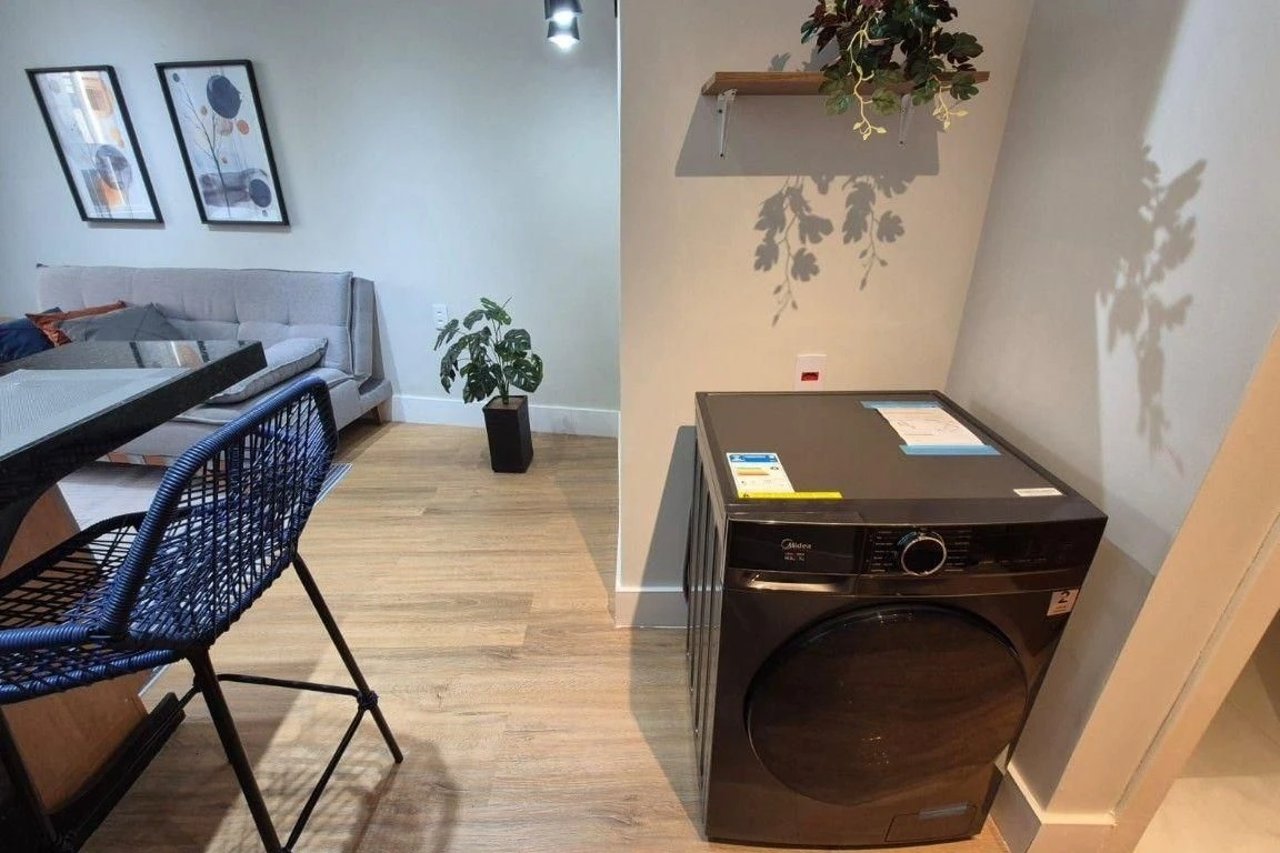 Furnished 1-bedroom apartment with open-plan kitchen — photo 12