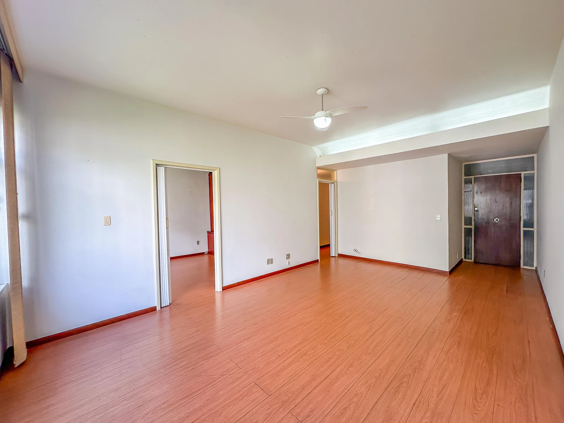 140 m² apartment with a jacuzzi and a bathtub — photo 24