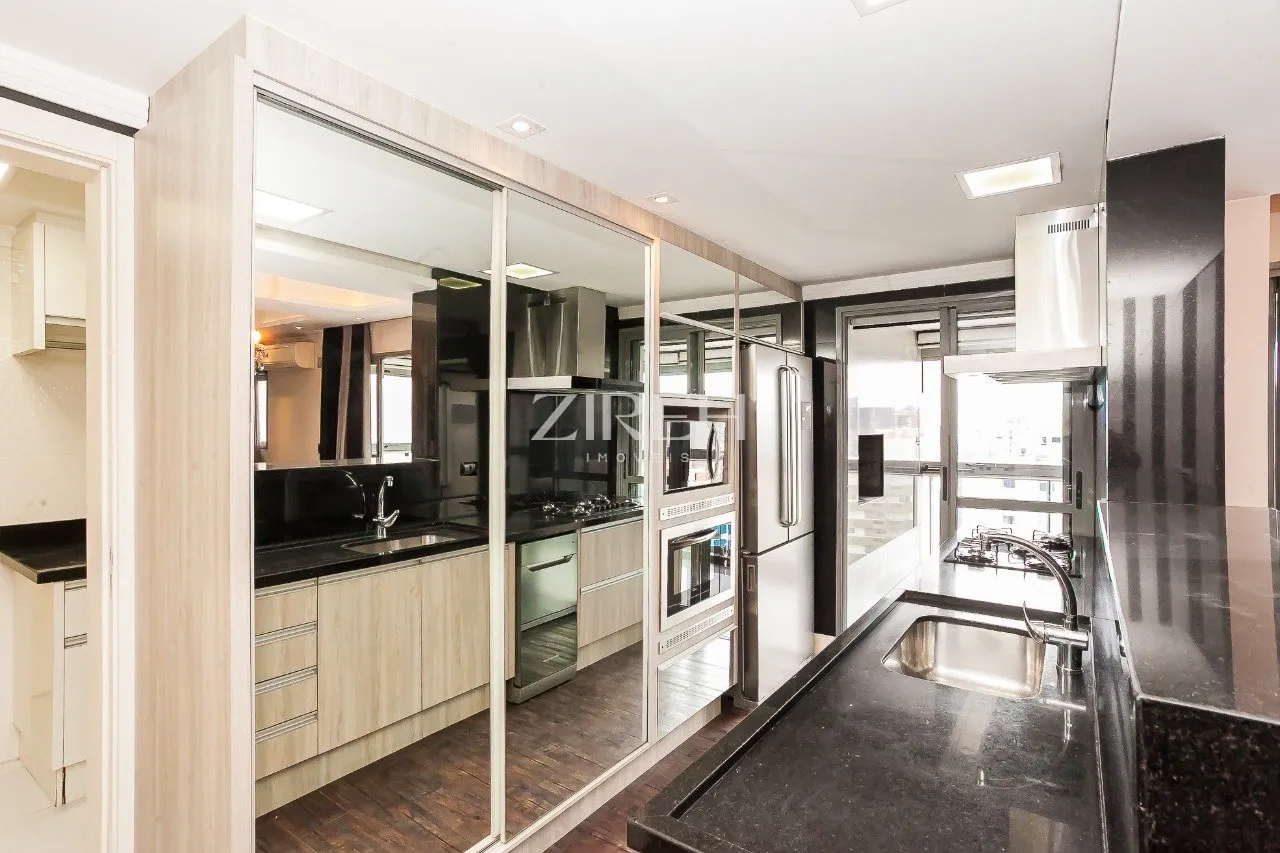 Furnished apartment, 134 m², with floor-to-ceiling windows — photo 2