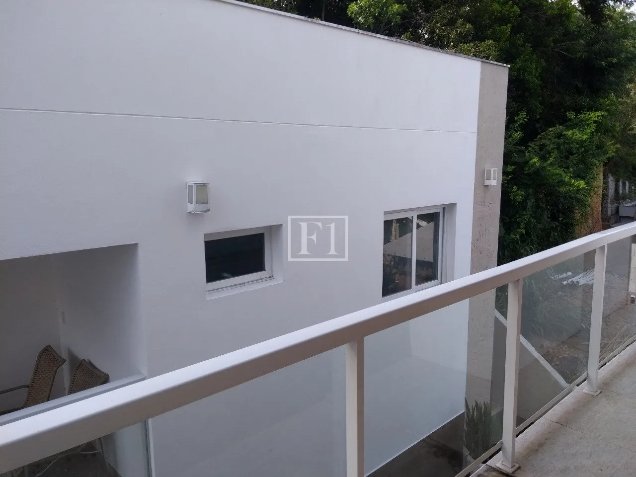 Furnished house, 450 m², with floor-to-ceiling windows — photo 44