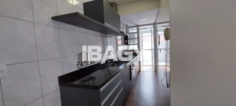 Apartamento 2 dormitórios com cozinha aberta e área de serviço