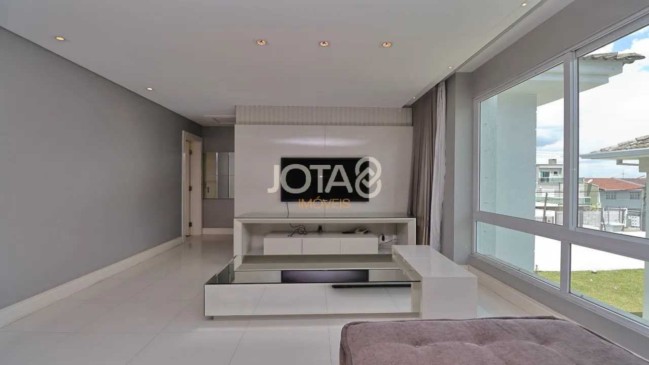 House of 310 m² with 3 en-suite bedrooms and private BBQ — photo 19