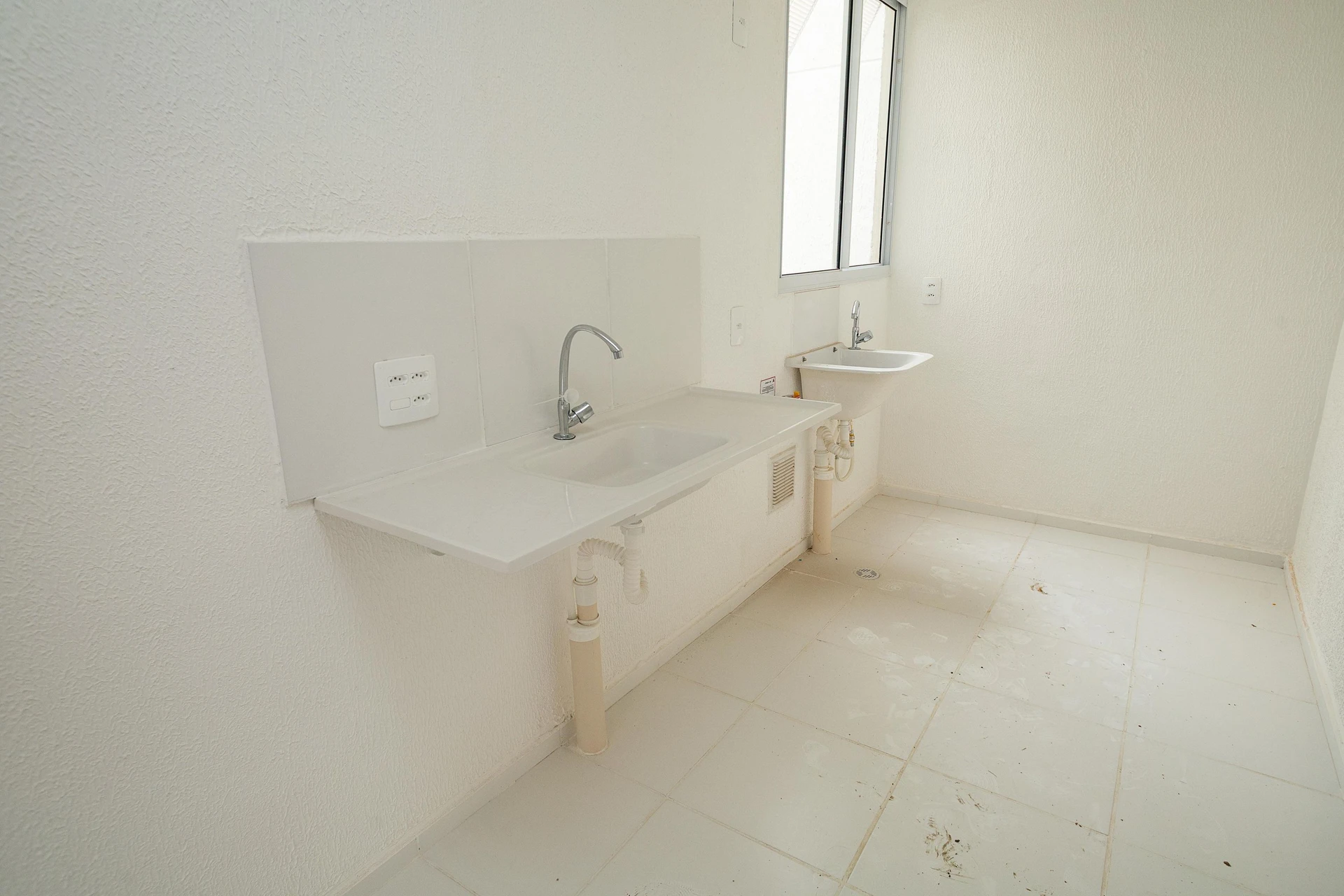 Unfurnished 2-bedroom apartment with a private garden — photo 6