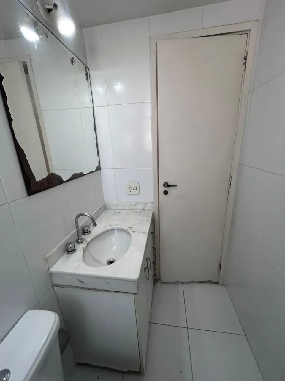 Apartment with a closed kitchen and gas stove — photo 15