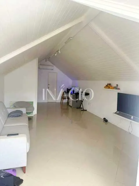 400 m² house with a glass-enclosed balcony and a bathtub — photo 25