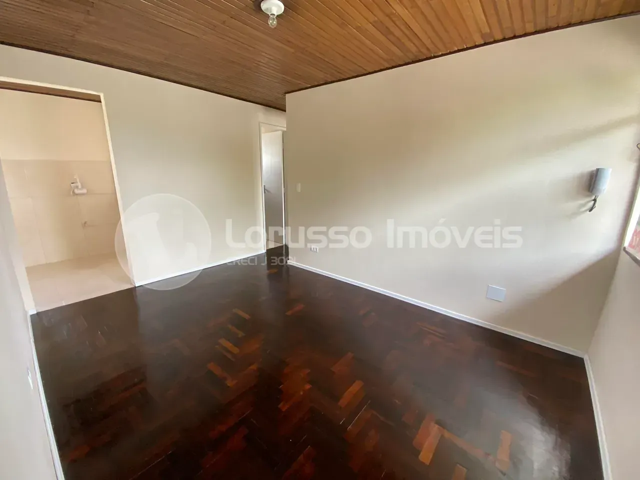 Departamento, 45 m², con piso de madera o laminado