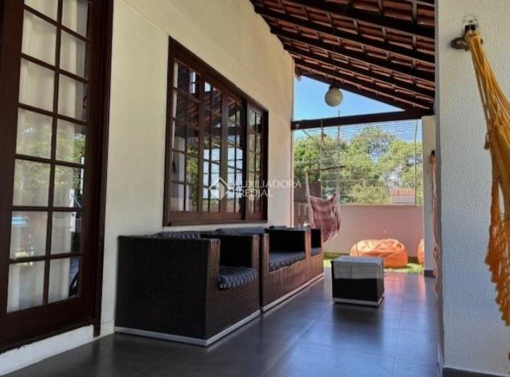 Casa de 4 dormitorios con parrilla empotrada en la terraza — photo 4