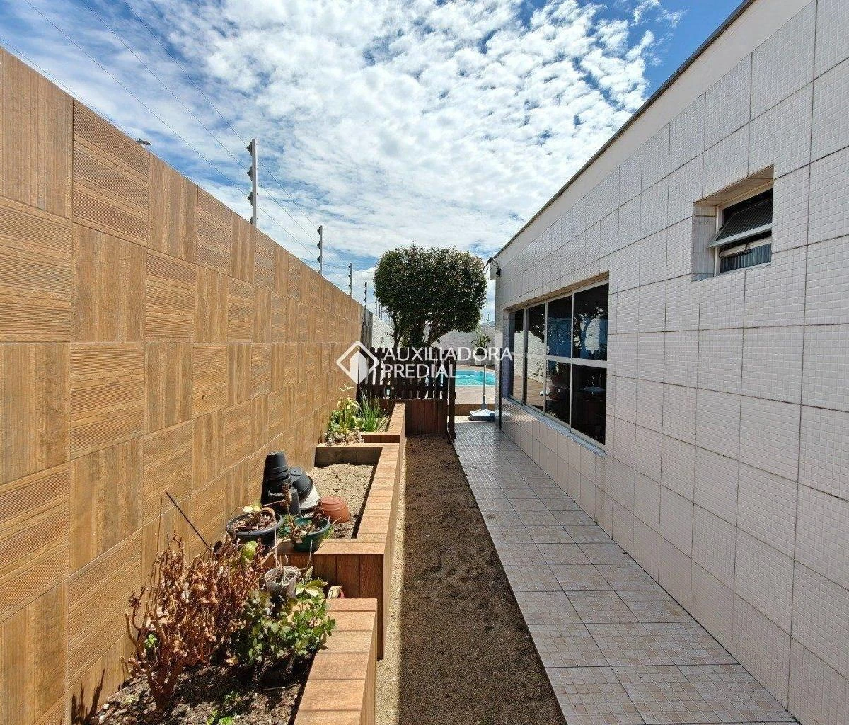 Water view in a 4-bedroom house, 320 m² — photo 27