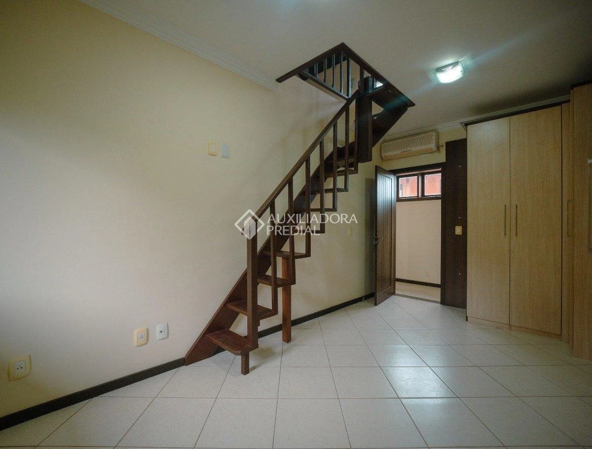 1723 m² house with a bathtub and a grill on the balcony — photo 44