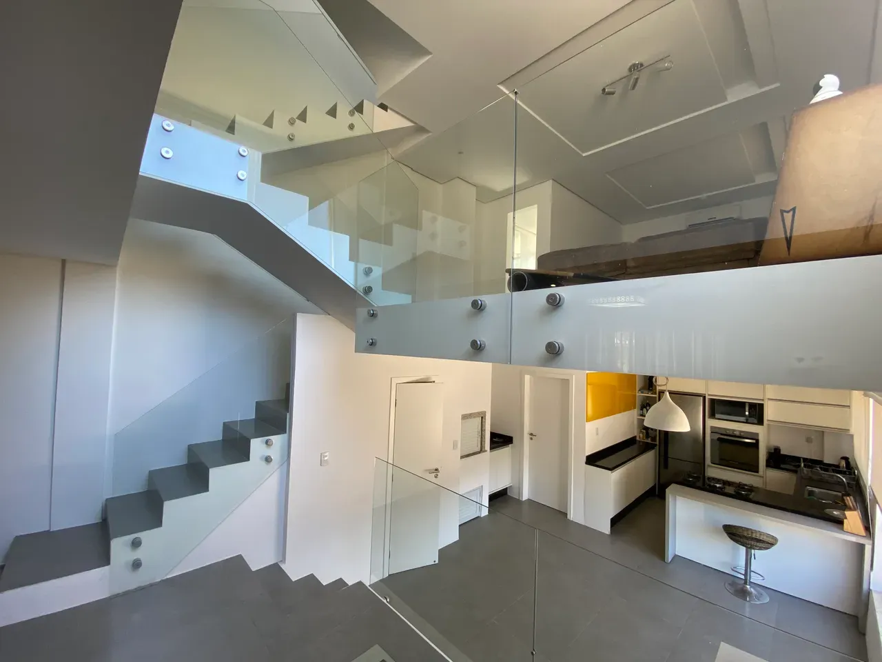 Floor-to-ceiling windows in a 3-bedroom house, 230 m² — photo 3