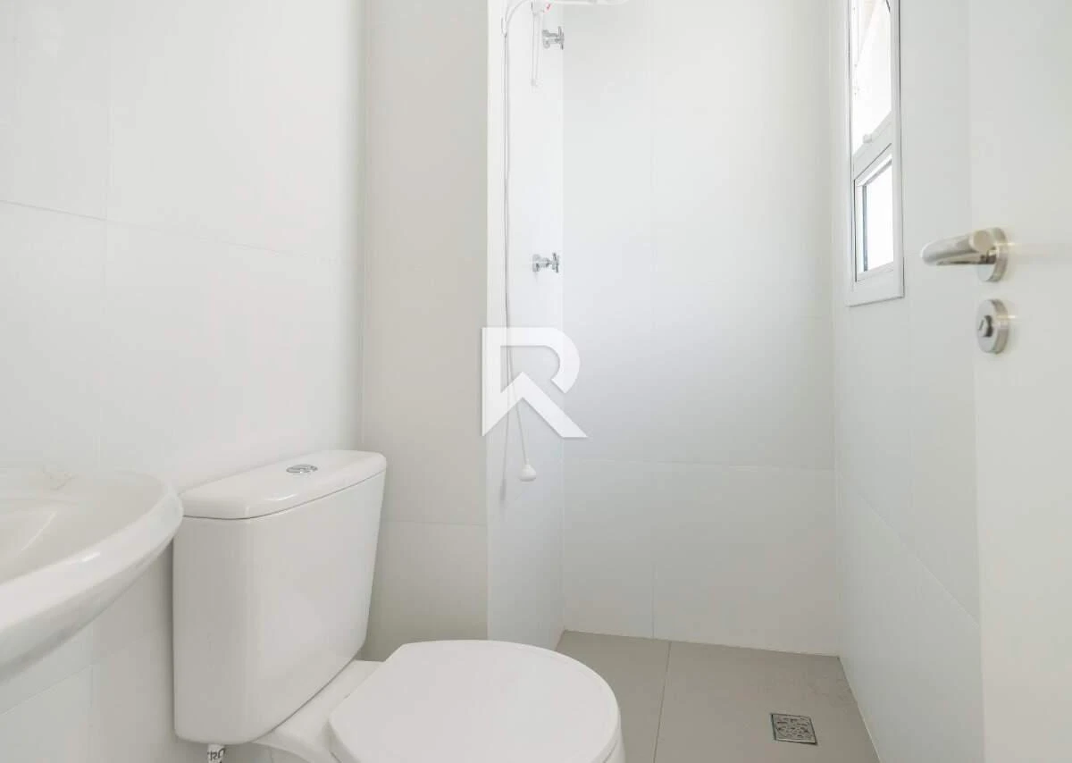 255 m² apartment with a bathtub and a walk-in closet — photo 19