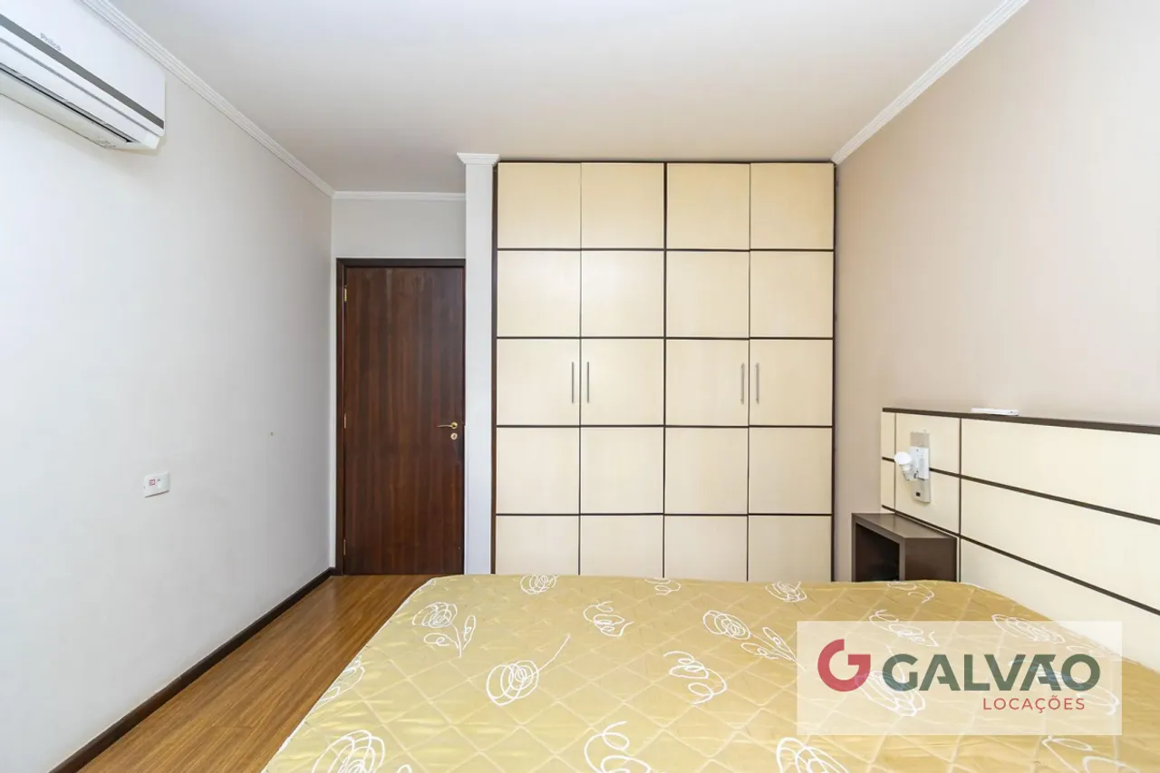 One-bedroom apartment in a building with a gym — photo 6