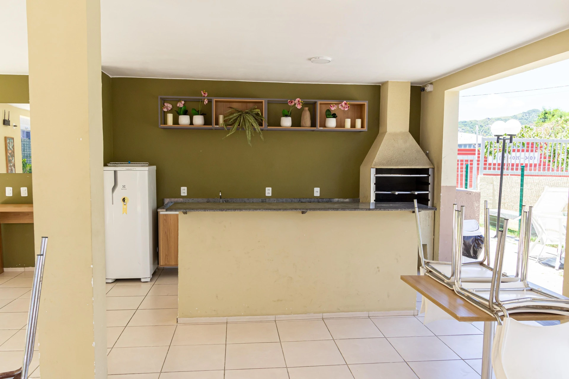 2-bedroom apartment in a building with a pool — photo 35