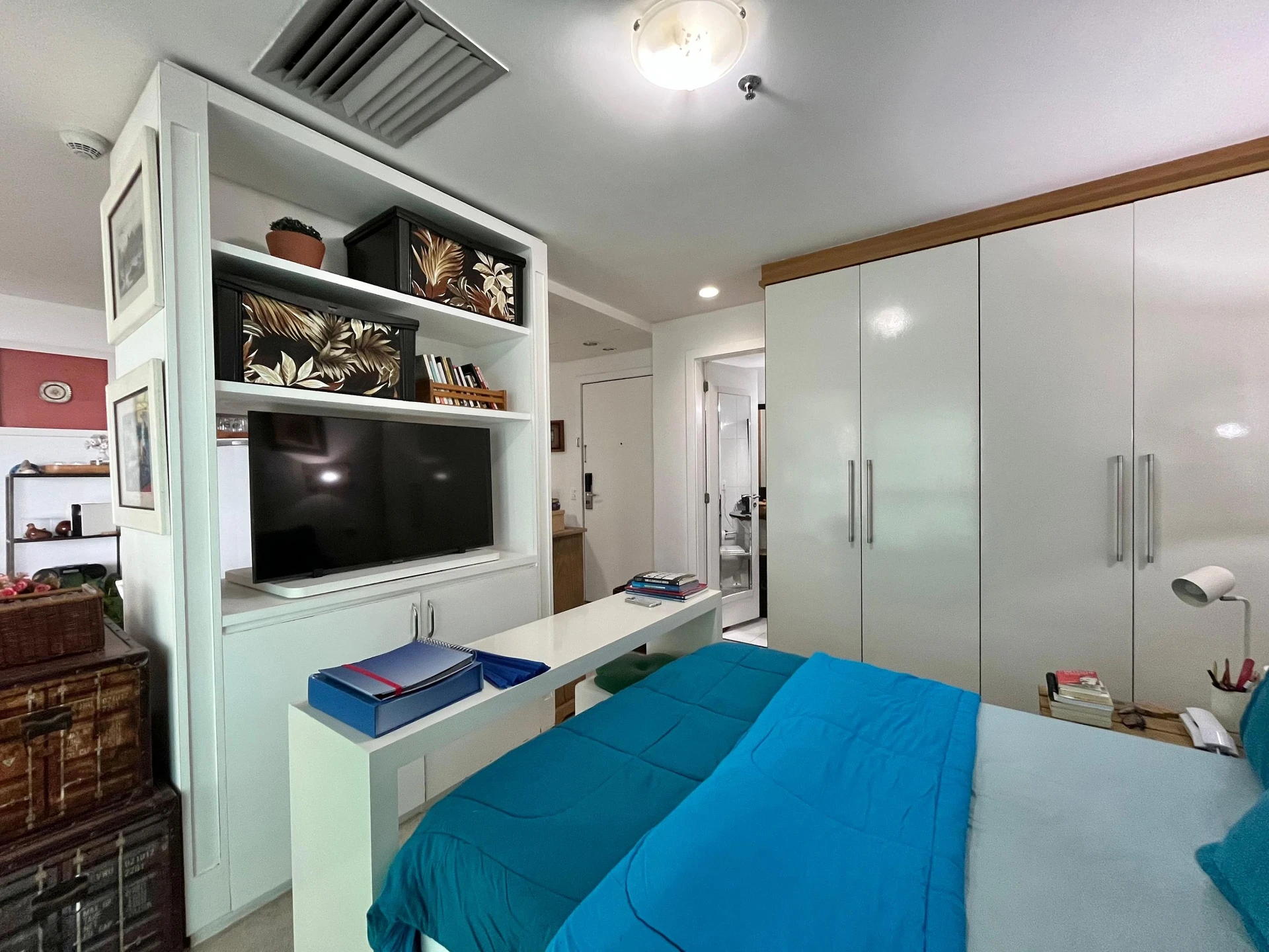 Furnished studio, 48 m², with a water view — photo 12