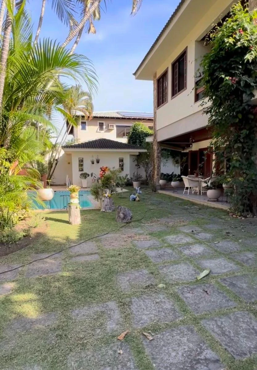 600 m² house with 5 en-suite bedrooms and balcony grill — photo 2