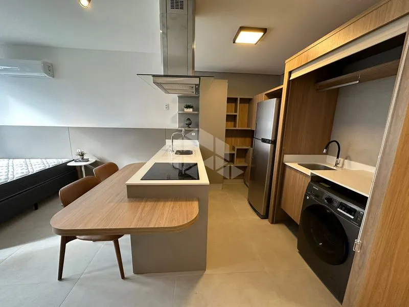 Furnished 33 m² studio with 1 bedroom and 1 bathroom — photo 3