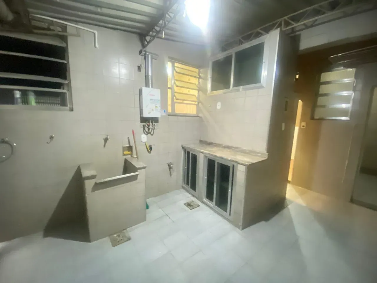 Unfurnished apartment with laundry area and 2 bedrooms — photo 25