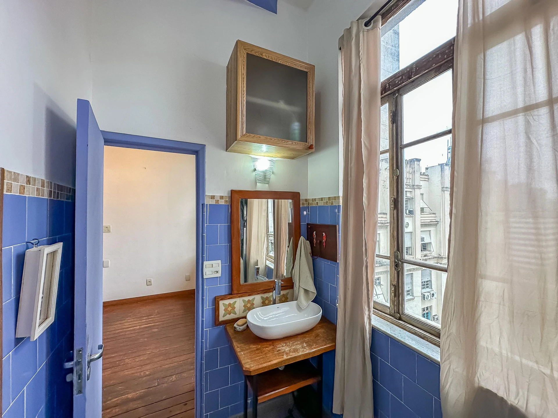 Furnished studio, 30 m², with floor-to-ceiling windows — photo 17