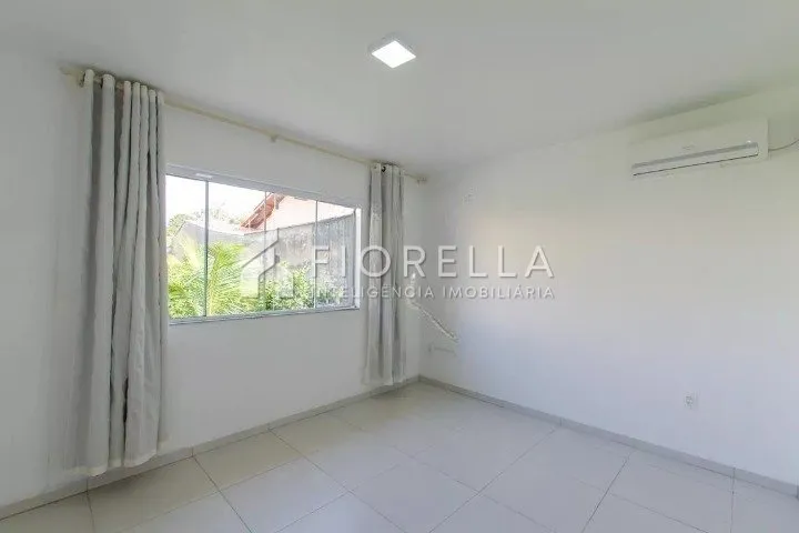 Floor-to-ceiling windows in a 3-bedroom house, 106 m² — photo 10