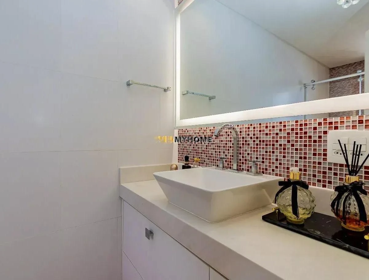 Furnished apartment with 3 en-suite bedrooms and balcony — photo 41