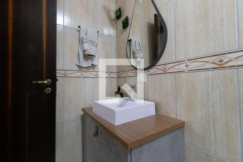 3-bedroom house with a bathtub in Curitiba — photo 36