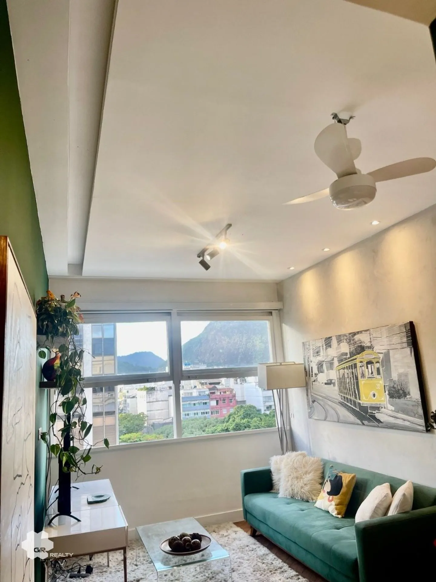 Furnished apartment with 2 bedrooms and 1 bathroom — photo 24