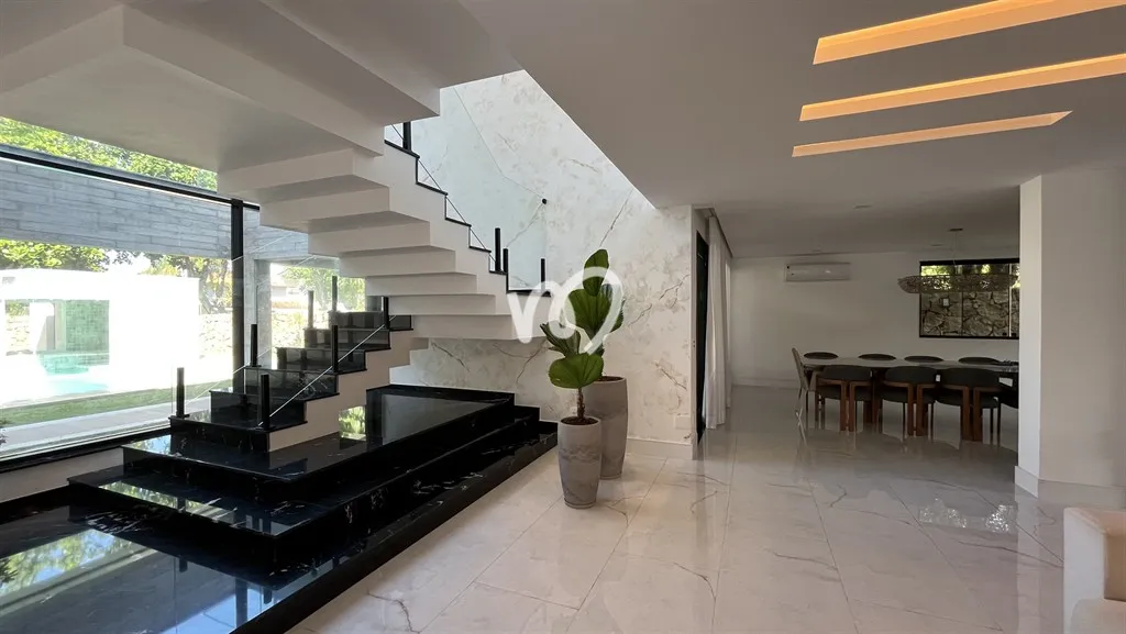 Furnished house with 5 bedrooms and an open-plan kitchen — photo 18