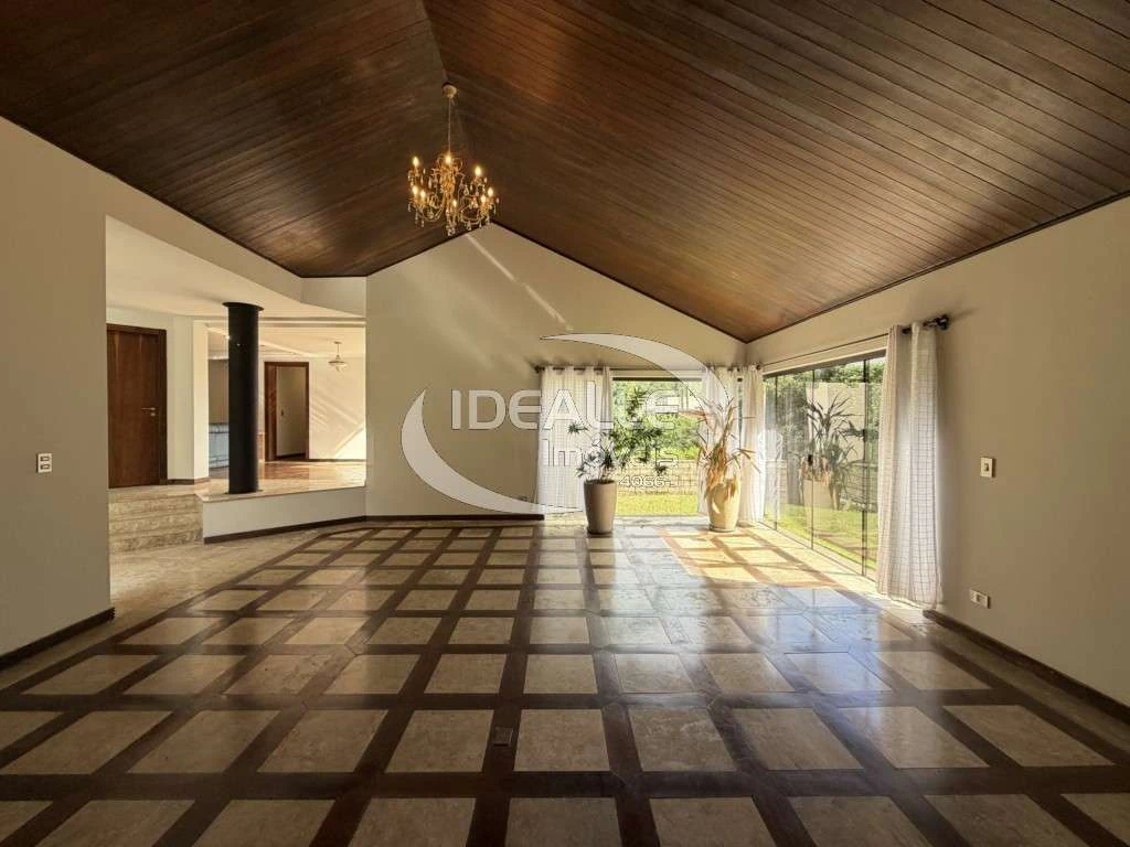 Unfurnished 477 m² house with 3 bedrooms and bright rooms