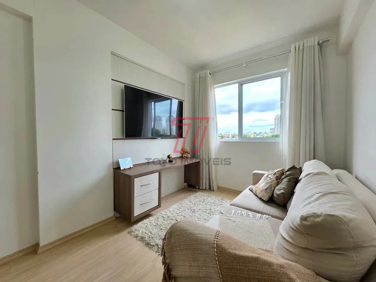 Wood or laminate floors in a one-bedroom apartment, 34 m² — photo 4