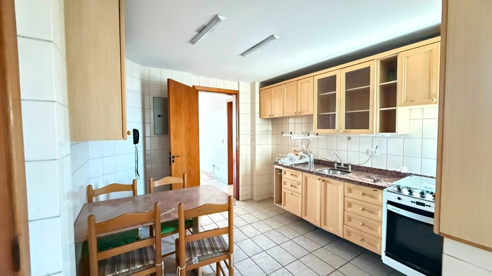 3-bedroom apartment, 1 with its own bathroom, 80 m² — photo 2