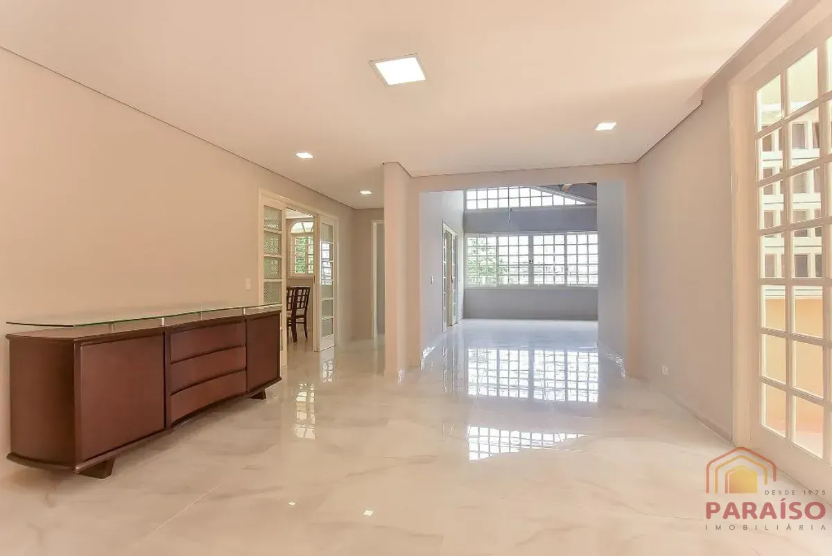689 m² house with 5 bedrooms and 7 bathrooms — photo 10