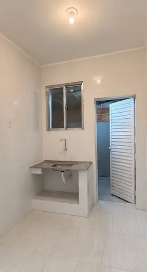 House with no parking, 1 bedroom and 1 bathroom — photo 10
