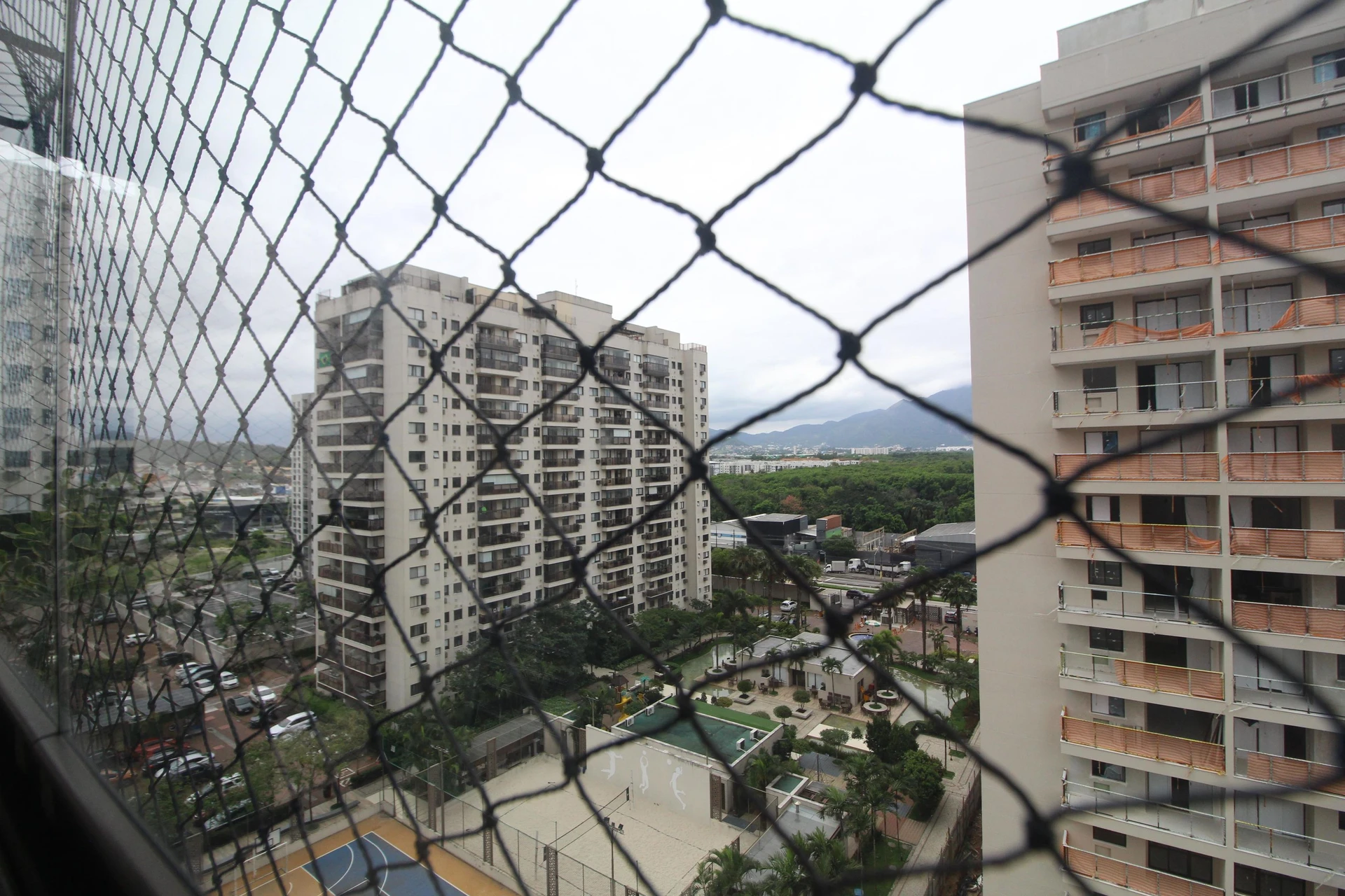 2-bedroom apartment with a glass-enclosed balcony — photo 6