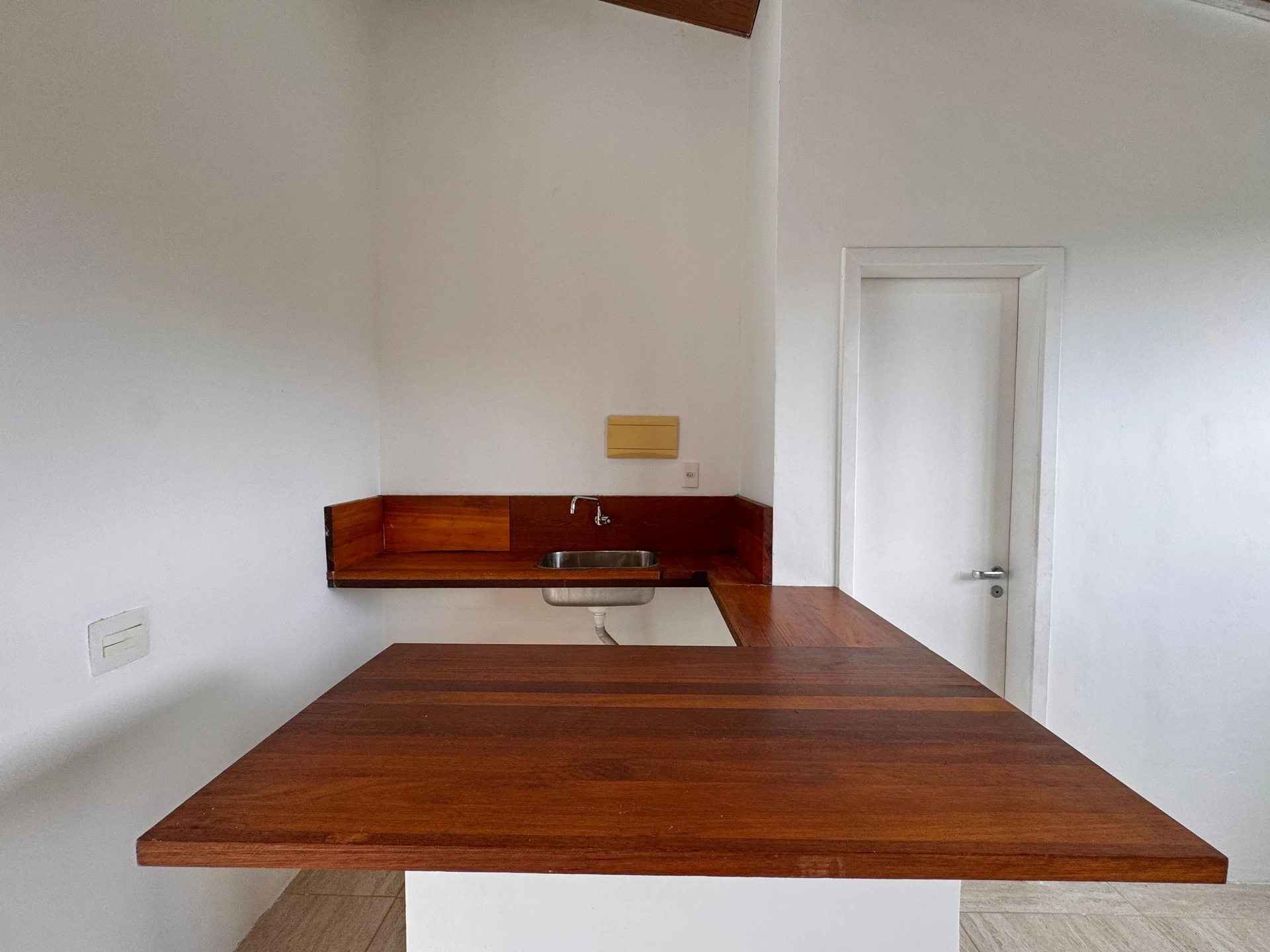 4-bedroom apartment with balcony and private BBQ grill — photo 16