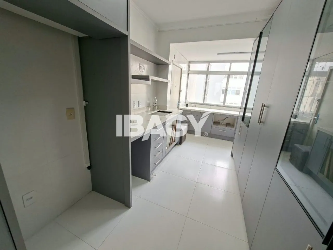 Apartamento com piso de madeira ou laminado, Centro