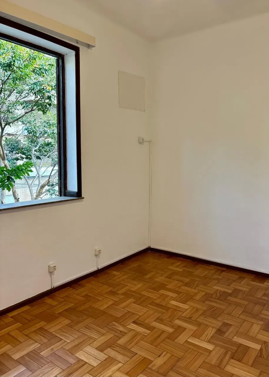 Unfurnished apartment with 3 bedrooms and closed kitchen — photo 3