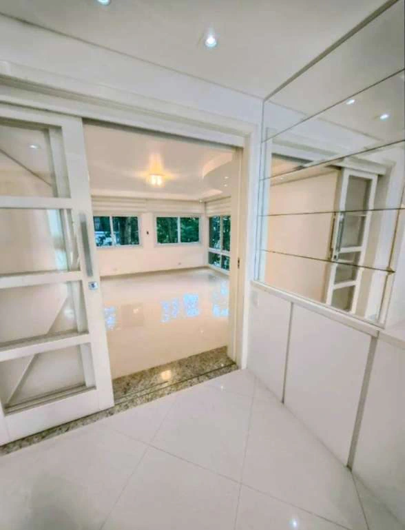 Будинок на 5 спалень і 5 ванних, 400 м² та 2 паркомісця — photo 5