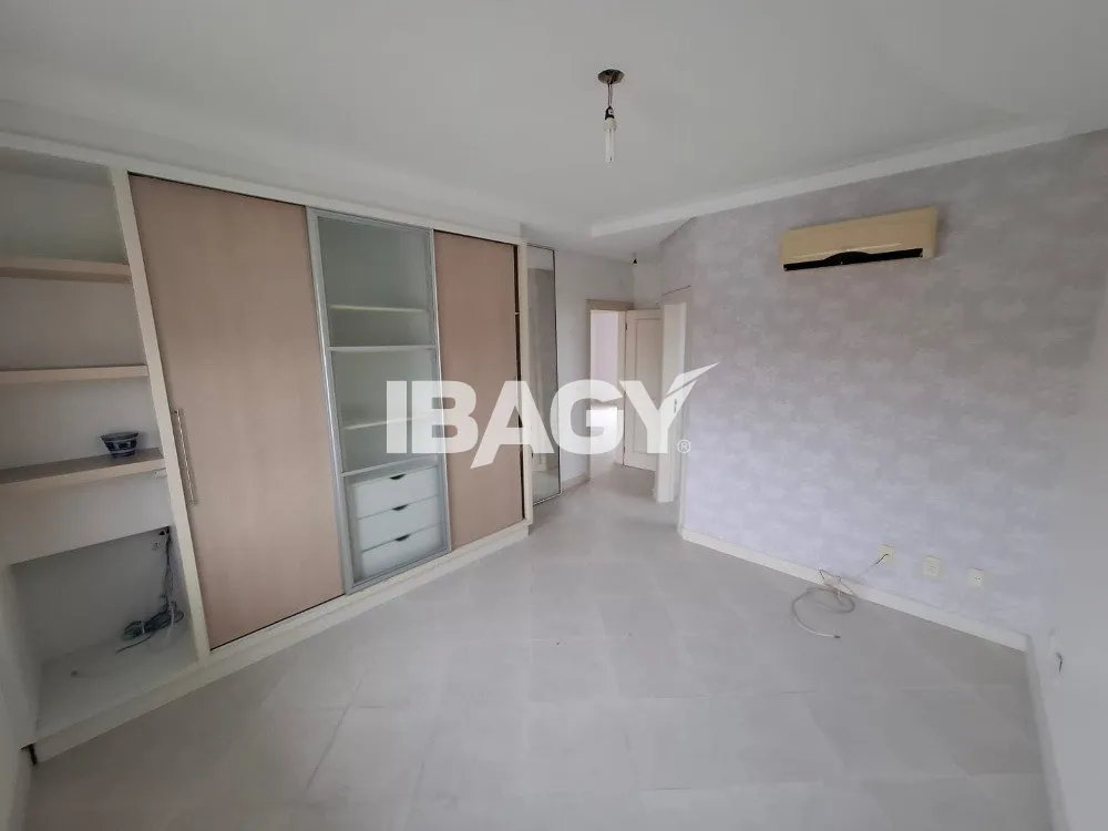 4-bedroom house with 3 suites and 400 m² total area — photo 21