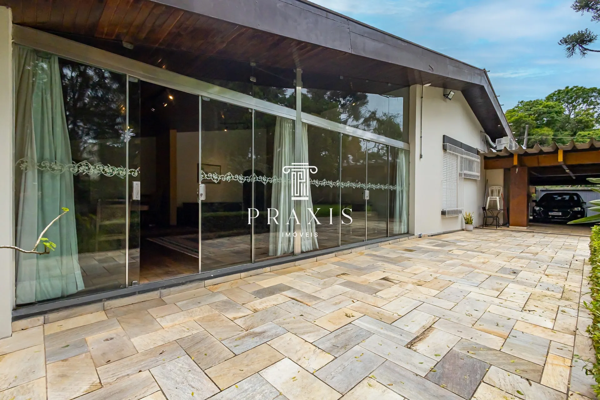 House with 4 bedrooms, 445 m² and fitted kitchen — photo 52