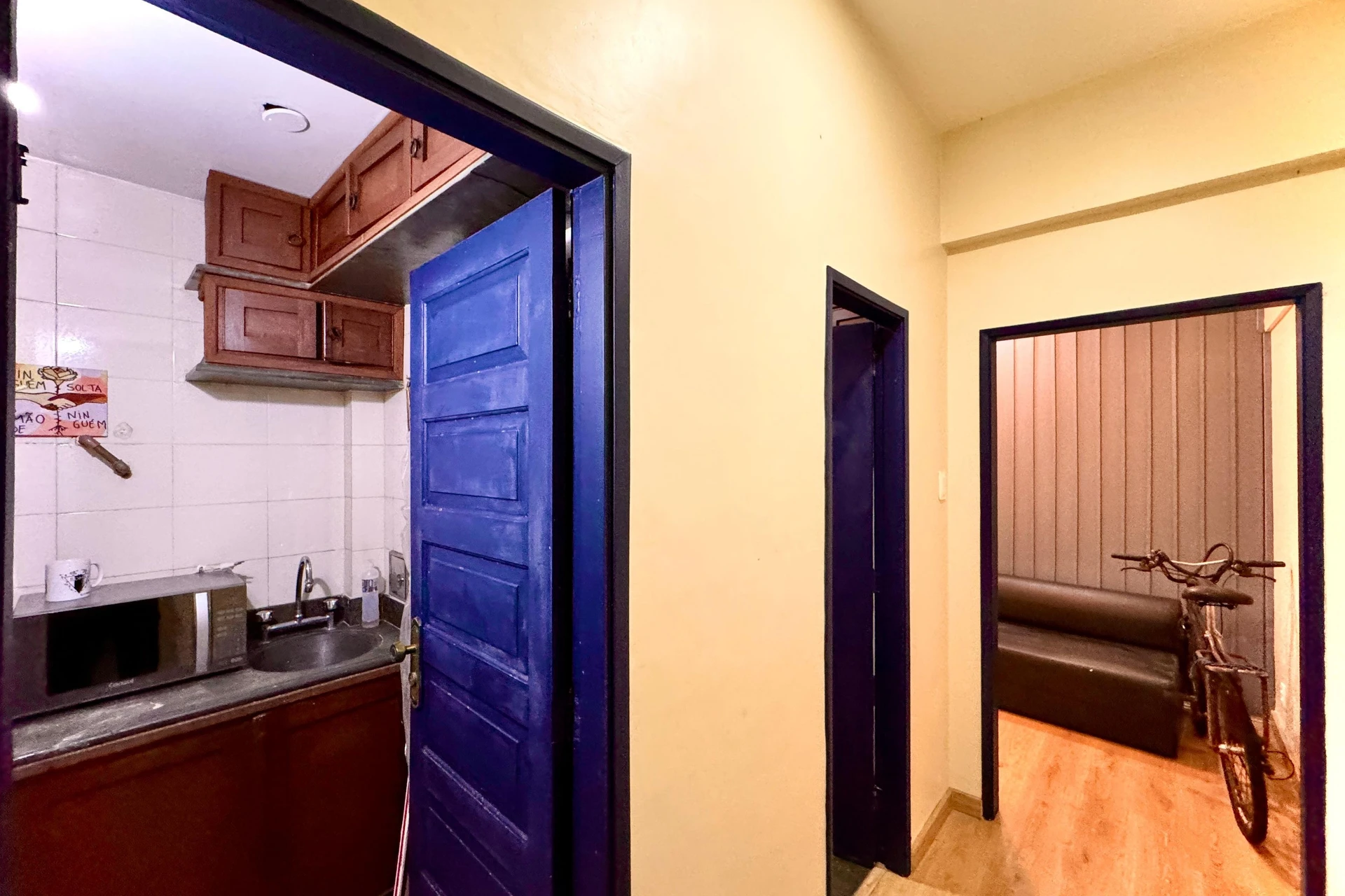 Furnished studio with 1 bedroom, 1 bathroom and balcony grill