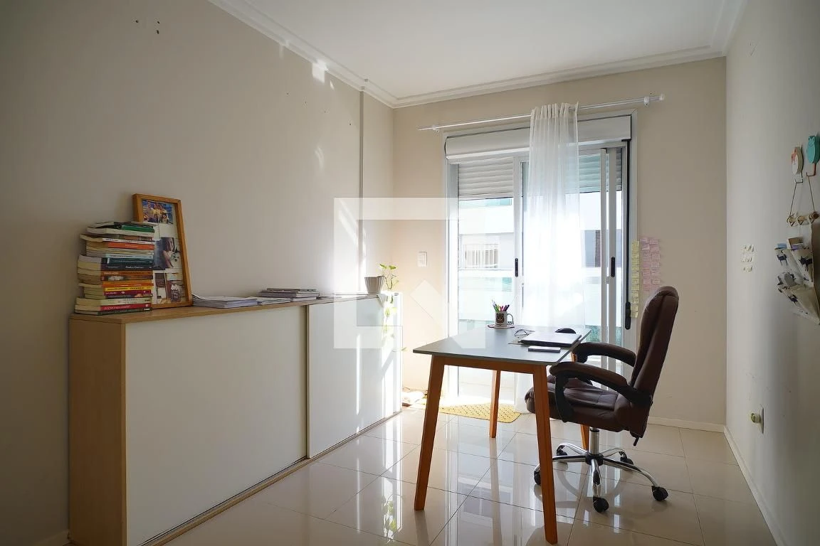 Glass-enclosed balcony in a 2-bedroom apartment, 78 m² — photo 7
