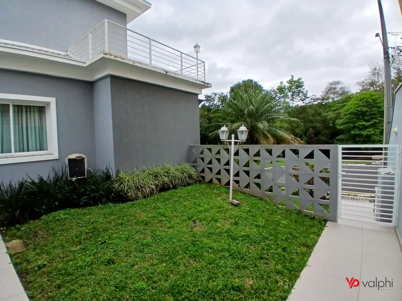 4-bedroom house with a grill on the balcony — photo 81