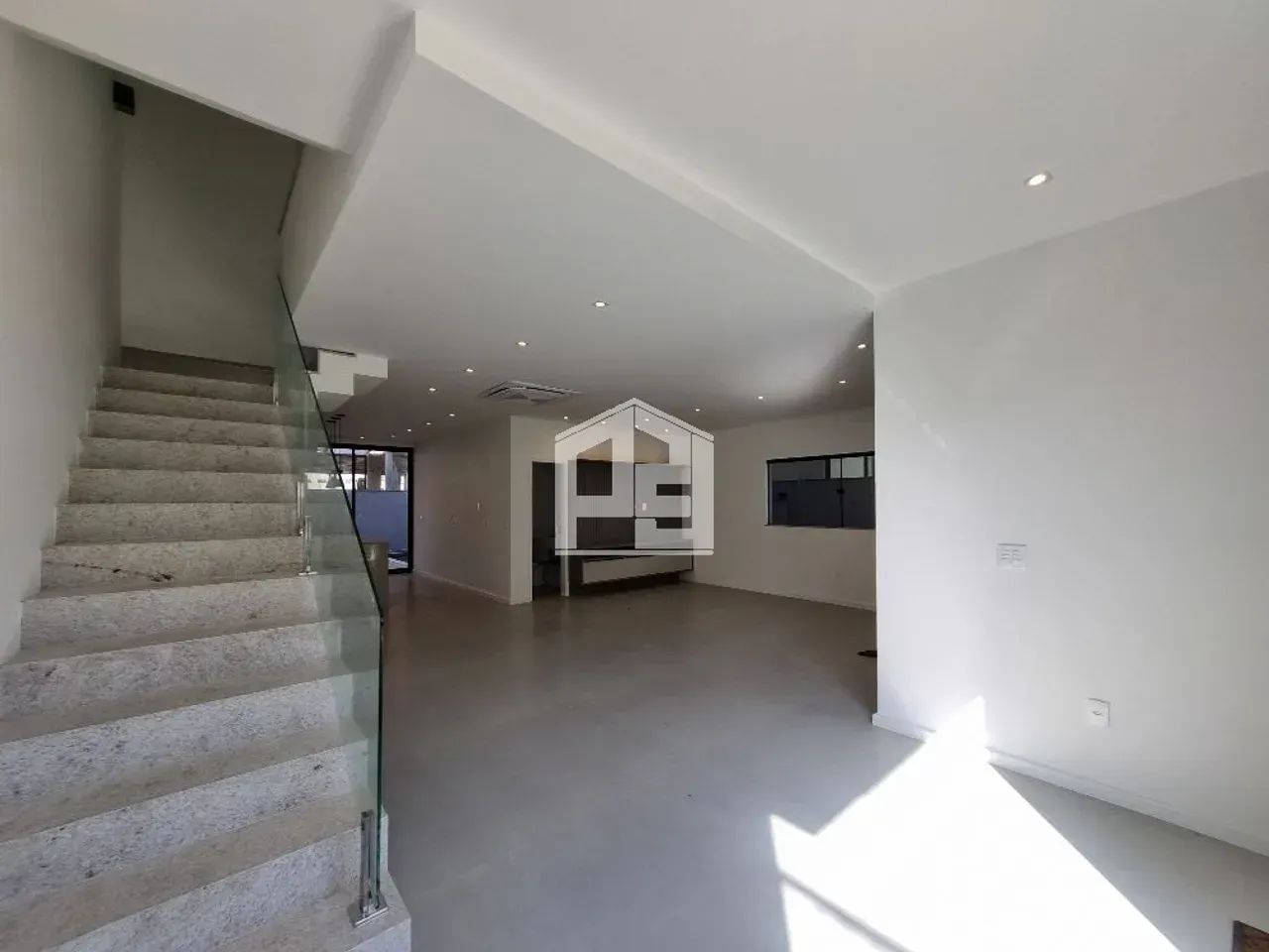 Triplex house with 4 bedrooms and 5 bathrooms, 2 parking — photo 7